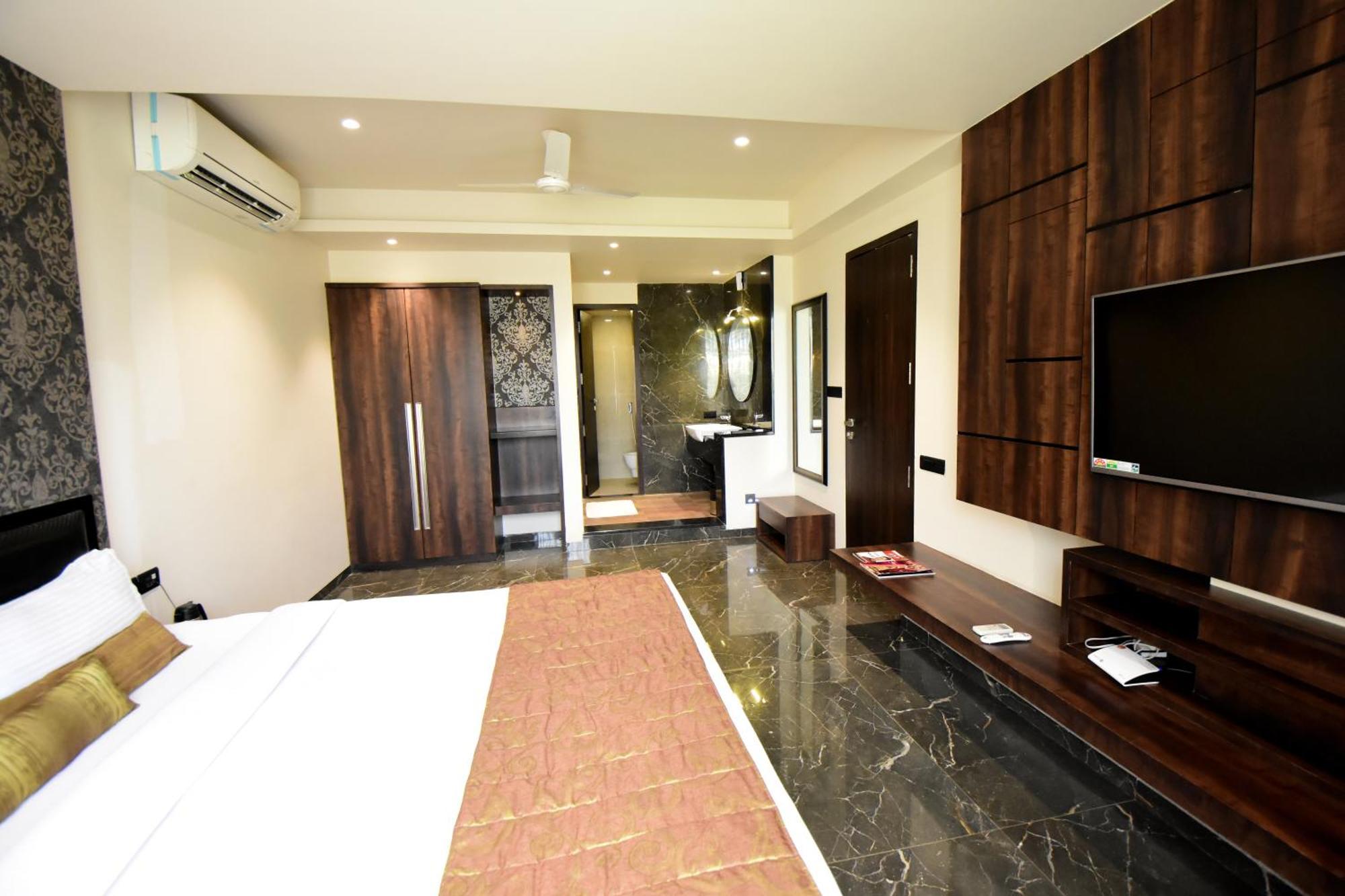 Sentosa Resorts & Water Park Chinchvad Екстериор снимка
