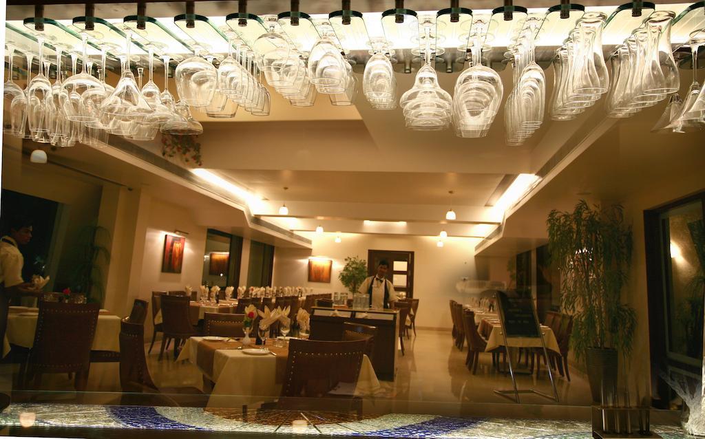 Sentosa Resorts & Water Park Chinchvad Екстериор снимка