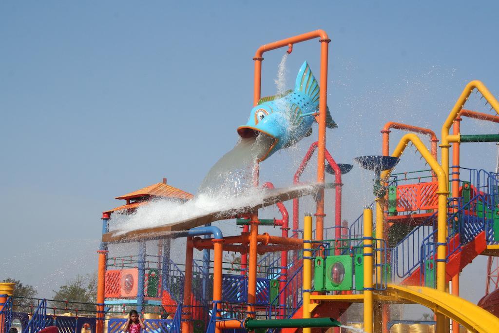 Sentosa Resorts & Water Park Chinchvad Екстериор снимка