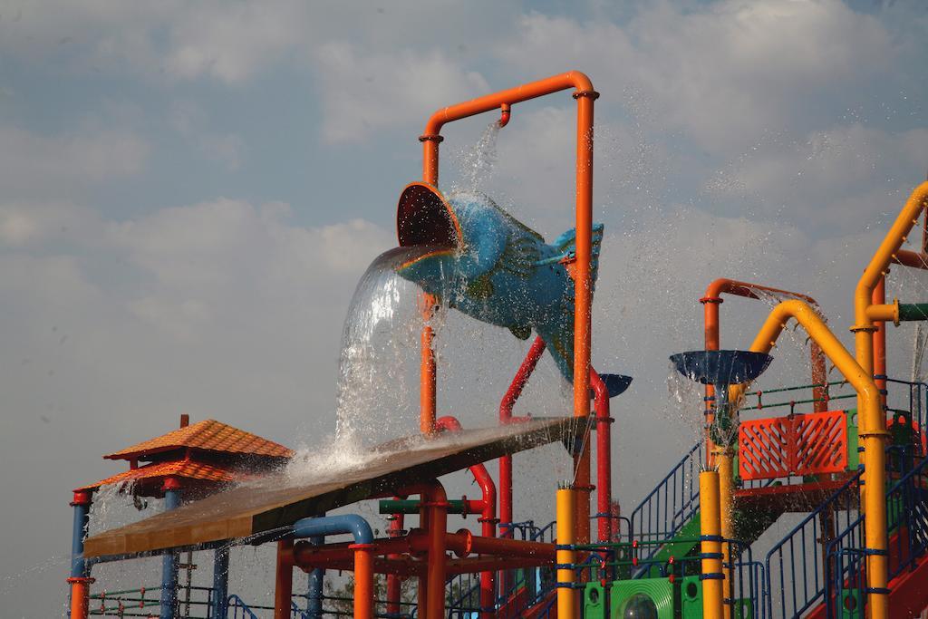 Sentosa Resorts & Water Park Chinchvad Екстериор снимка