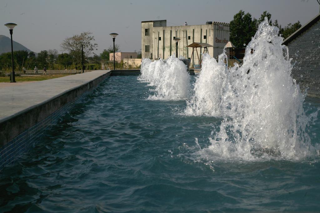 Sentosa Resorts & Water Park Chinchvad Екстериор снимка