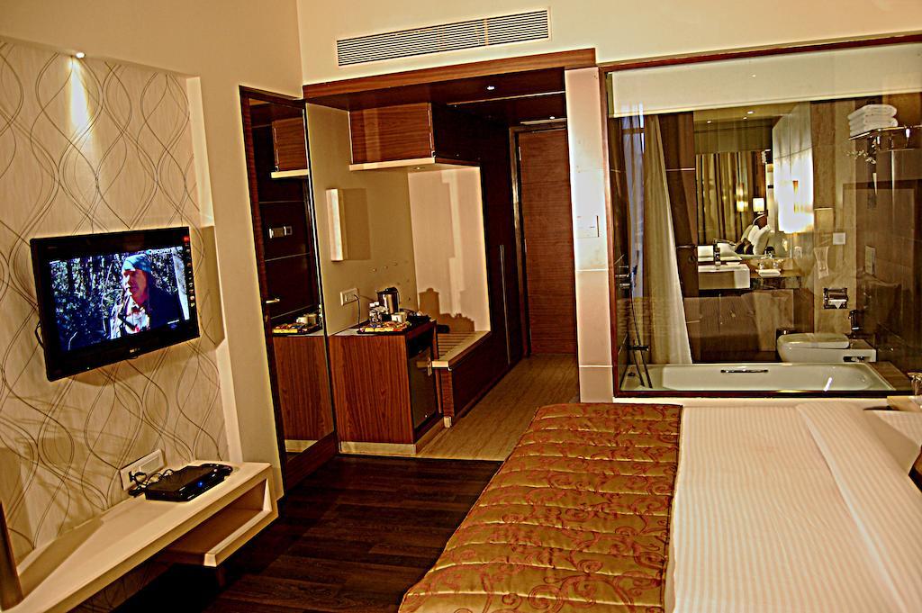 Sentosa Resorts & Water Park Chinchvad Стая снимка