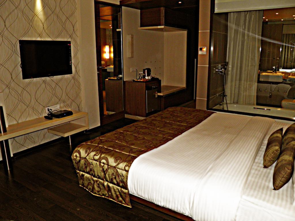 Sentosa Resorts & Water Park Chinchvad Стая снимка