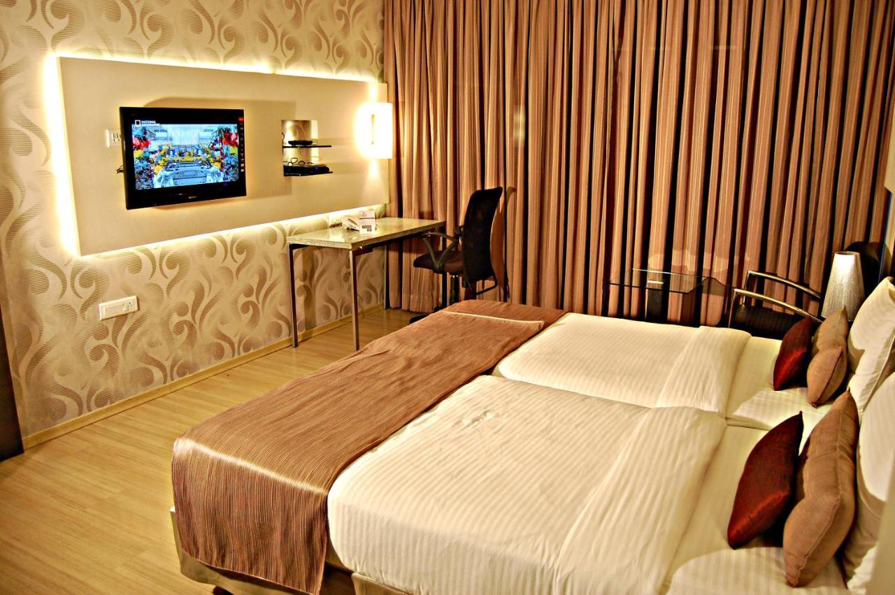 Sentosa Resorts & Water Park Chinchvad Екстериор снимка