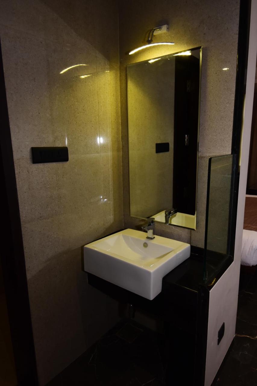 Sentosa Resorts & Water Park Chinchvad Екстериор снимка
