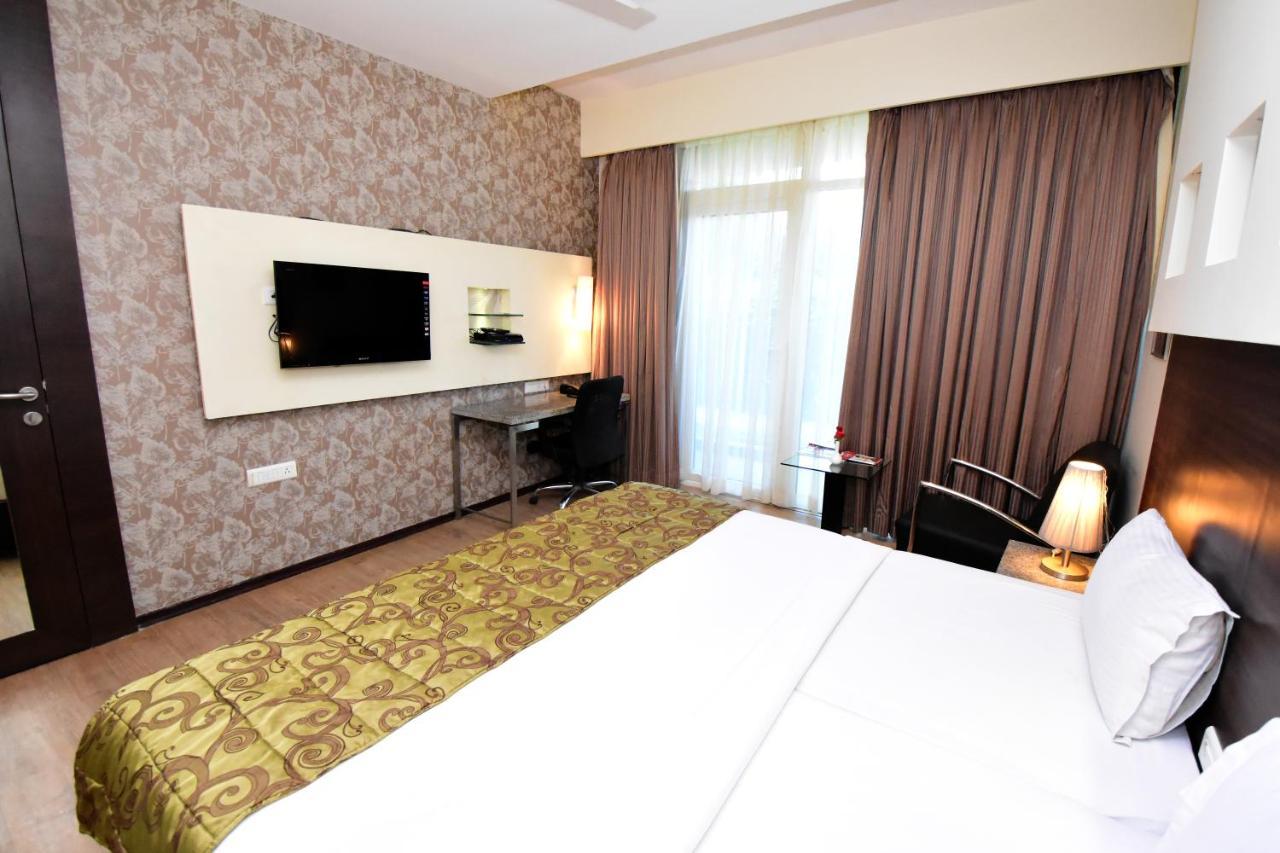 Sentosa Resorts & Water Park Chinchvad Екстериор снимка